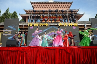 泉城迎客，文化賦能 濟(jì)南“超級黃金周”首日文旅市場火熱開局